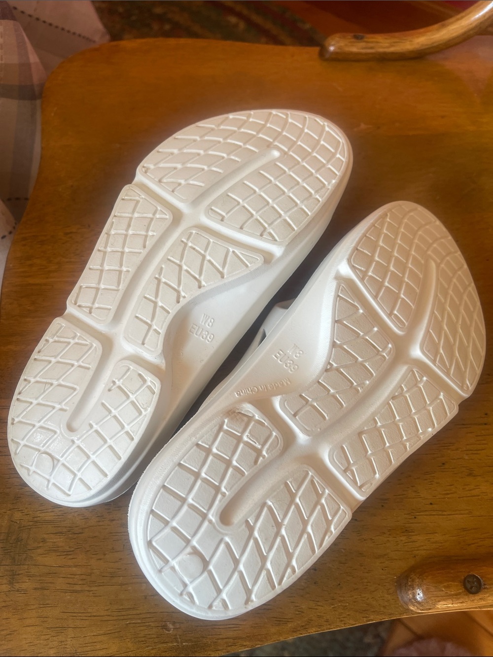 AEROSOLES White Women's Comfort Flip Flop Sandals - Picture 4 of 5